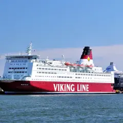 Prom Mariella Viking Line, gotowy do rejsu z Tallinna do Helsinek.
