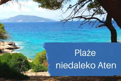 Piękne plaże niedaleko Aten, z turkusową wodą i skalistym wybrzeżem, kuszą do odpoczynku.
