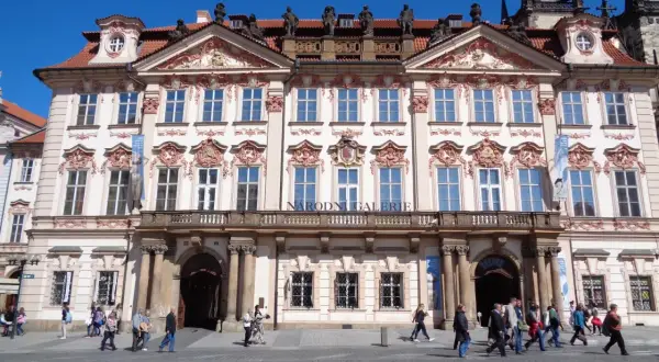 Praga co zobaczyć w jeden dzień: Narodowa Galeria Sztuki w pięknym budynku.