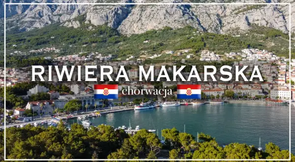 Widok na Riwierę Makarską w Chorwacji. Miasto z portem pełnym łodzi, otoczone zielenią i górami. Odkryj makarska atrakcje!