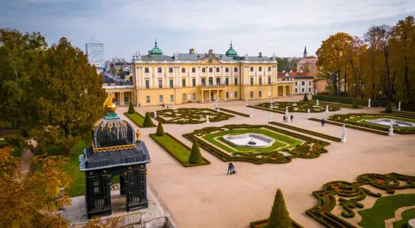 Pałac Branickich w Białymstoku, barokowa perła z ogrodem francuskim. Wspaniałe atrakcje w: Białystok.