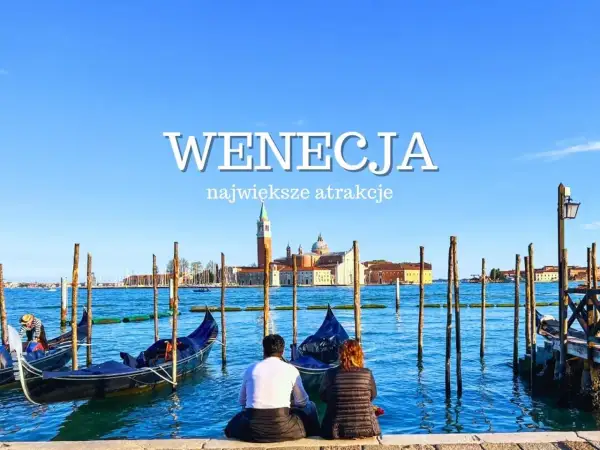 Idealny pomysł na weekend w Wenecji: gondole, błękitne niebo i widok na zabytki.